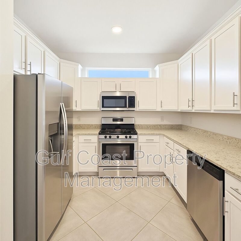 Annual Rental – Move-In Ready in Lorraine Lakes, Lakewood Ranch | 2BR/2BA + Den & 2-Car Garage property image