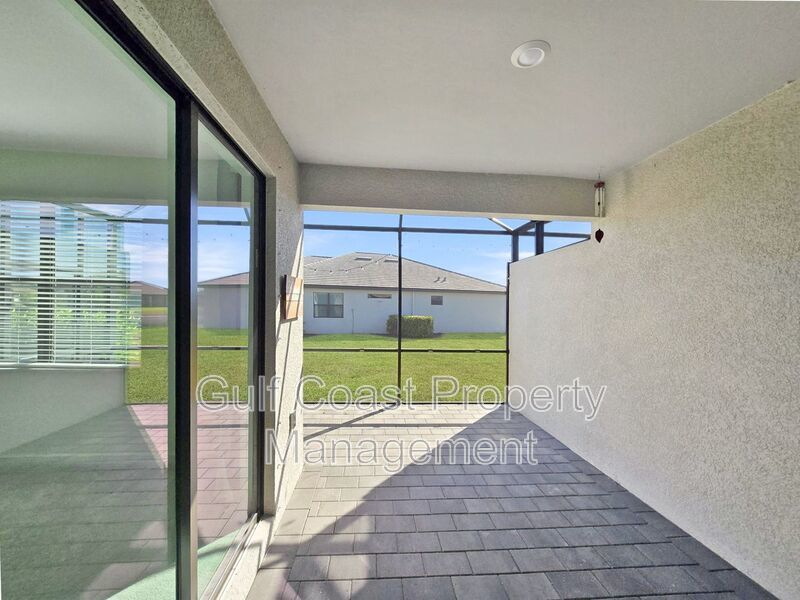 Annual Rental – Move-In Ready in Lorraine Lakes, Lakewood Ranch | 2BR/2BA + Den & 2-Car Garage property image