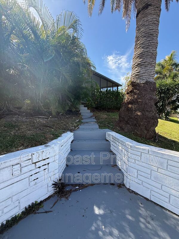 711 SE 33rd Terrace property image