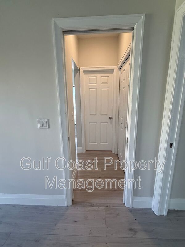 711 SE 33rd Terrace property image