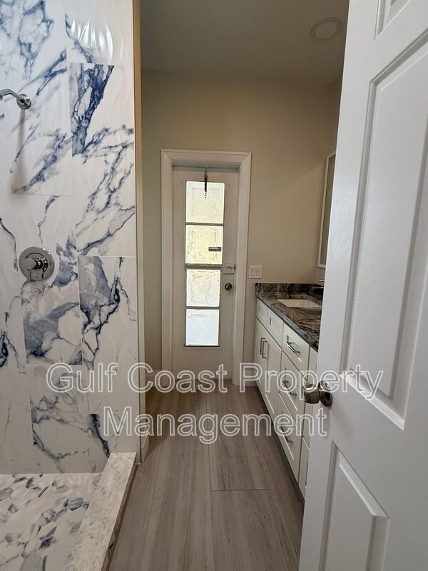 711 SE 33rd Terrace property image