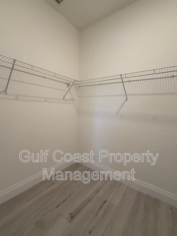 711 SE 33rd Terrace property image