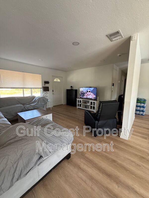 8127 Chesebro Ave property image