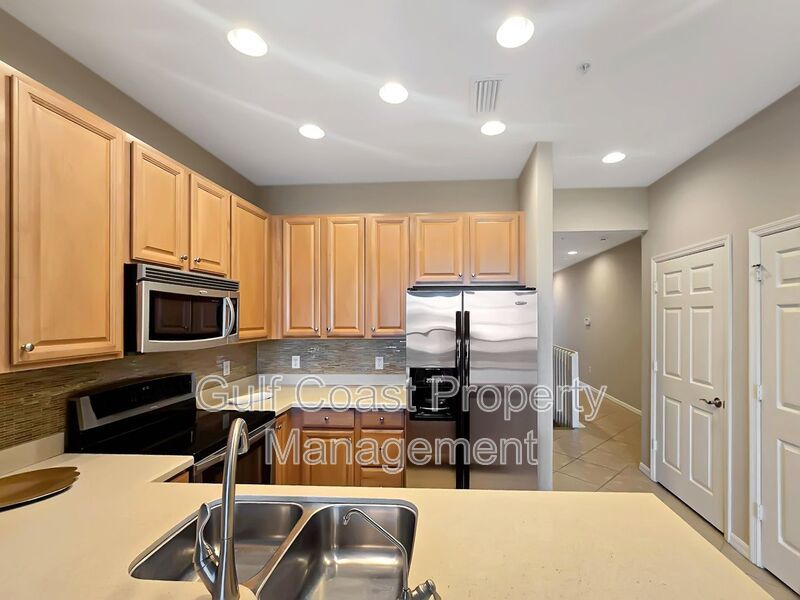 Annual rental-2Bed, 2 bath condo with a one car garage in the highly desirable Palma Sola Trace community! property image