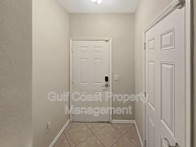 Annual rental-2Bed, 2 bath condo with a one car garage in the highly desirable Palma Sola Trace community! property image