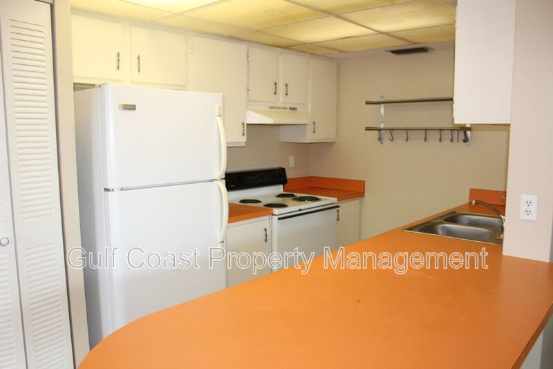 Annual 2nd Floor, One-Bedroom Condo with Screened Lanai and Preserve Views property image