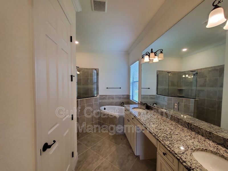 Annual 3-Bedroom Home in Gated Lakewood National with Resort-Style Amenities property image