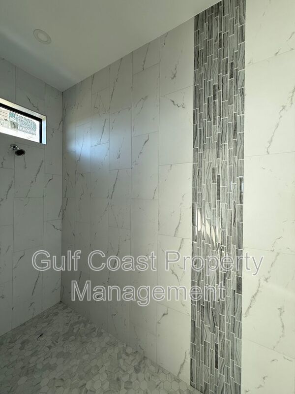 1229 NE 19th Ave property image