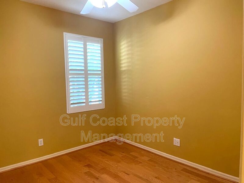 3BR + Den Pool Home in Quiet Cul-de-Sac Available Immediately For Annual Rent property image