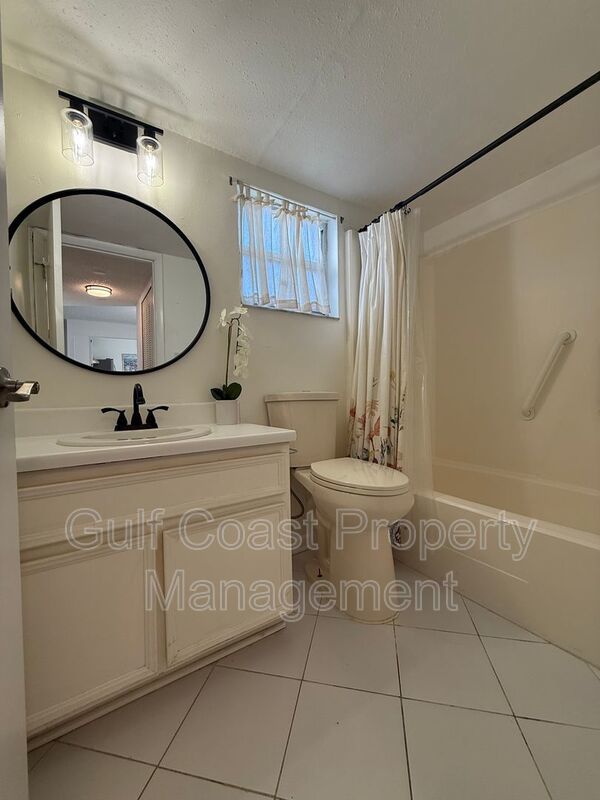7035 Cedarhurst Dr Apt 1 property image