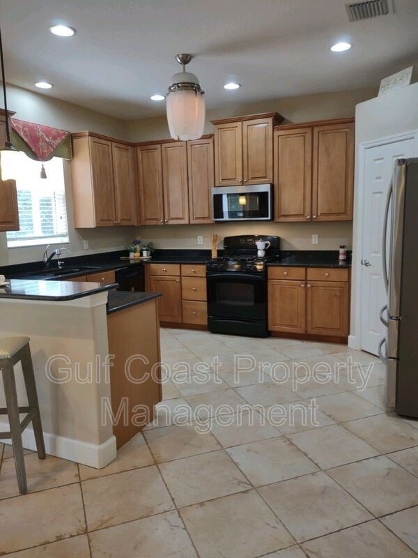 Annual 4-bedroom, 3 bath, Pool Home Backing to Preserve in Gated River Place property image