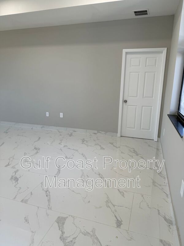 1914 NE 18th Avenue property image