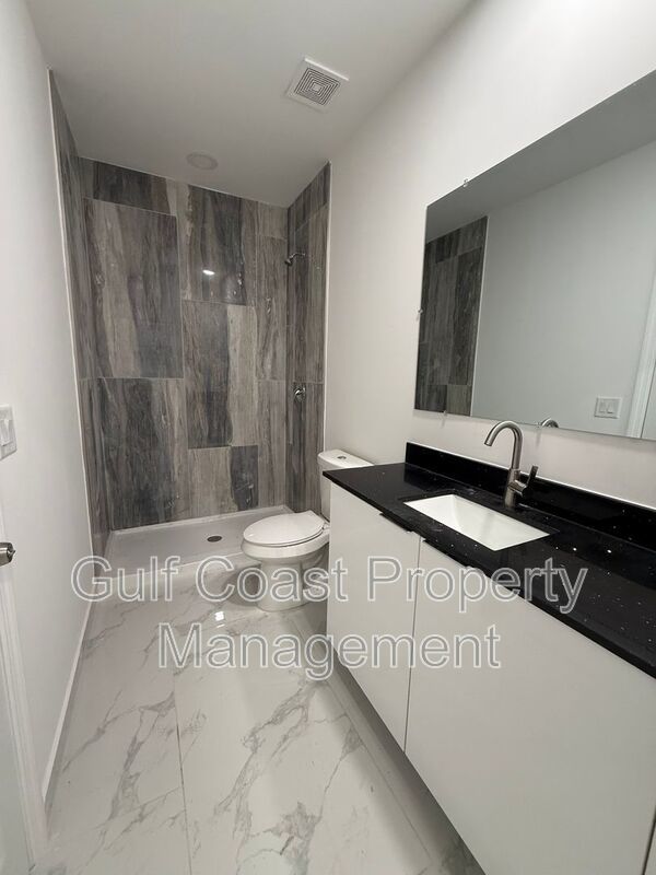 1914 NE 18th Avenue property image