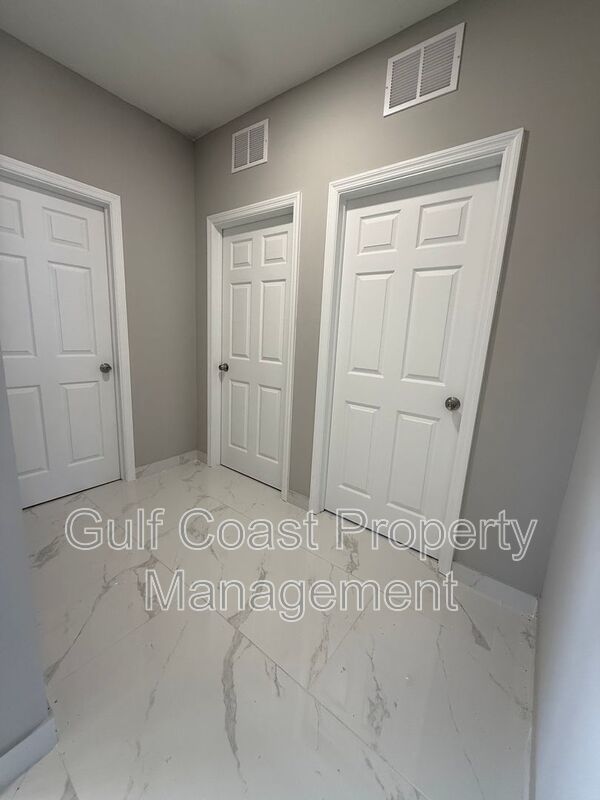 1914 NE 18th Avenue property image