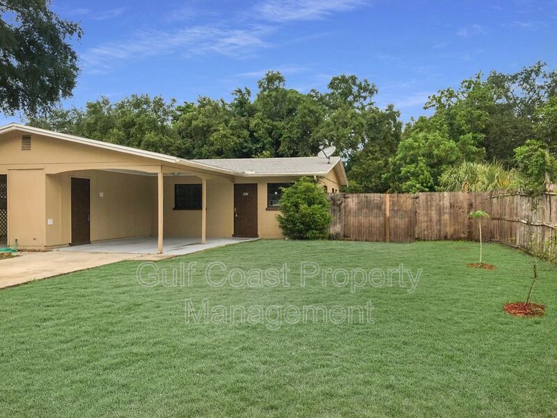 Annual 2-Bedroom Duplex with Carport, Fenced Yard & Pet-Friendly Living property image