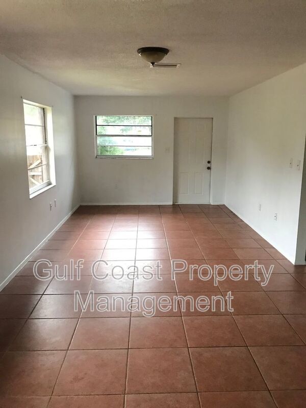 Annual 2-Bedroom Duplex with Carport, Fenced Yard & Pet-Friendly Living property image