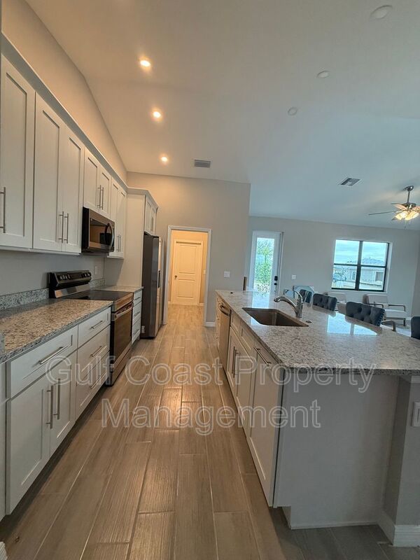 2609 NE 5th PL property image