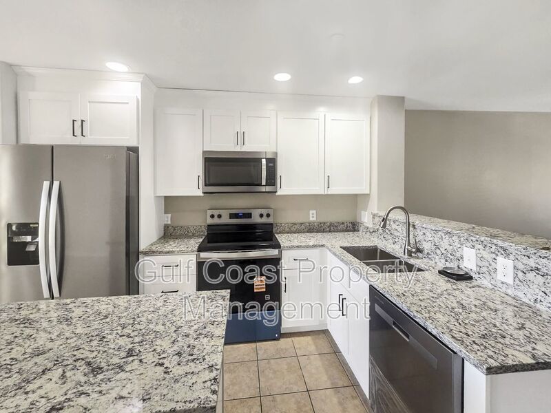 Annual updated Townhome with 2-Bedrooms and 2-Baths in the community of  Willowbrook property image