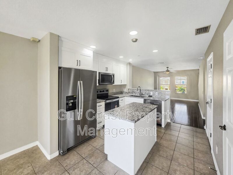 Annual updated Townhome with 2-Bedrooms and 2-Baths in the community of  Willowbrook property image
