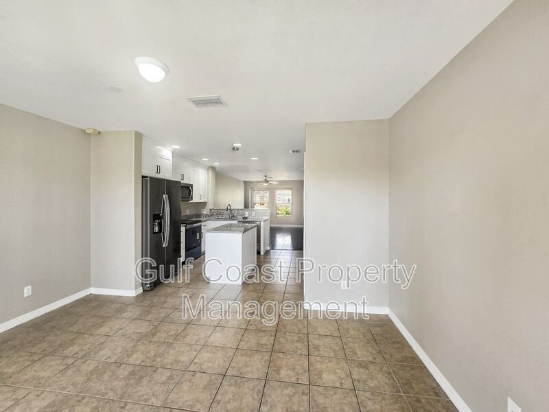 Annual updated Townhome with 2-Bedrooms and 2-Baths in the community of  Willowbrook property image