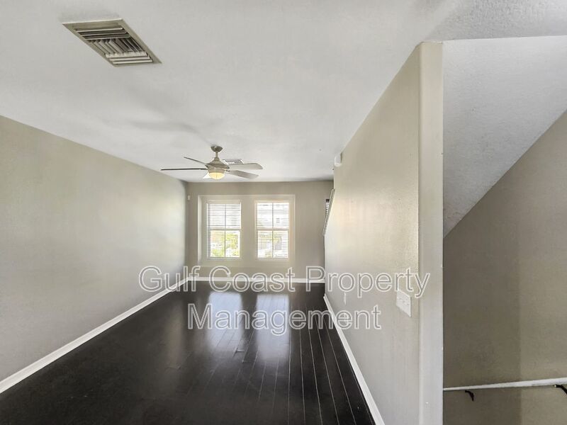 Annual updated Townhome with 2-Bedrooms and 2-Baths in the community of  Willowbrook property image