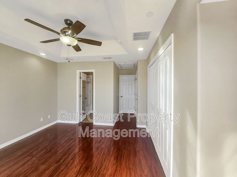 Annual updated Townhome with 2-Bedrooms and 2-Baths in the community of  Willowbrook property image