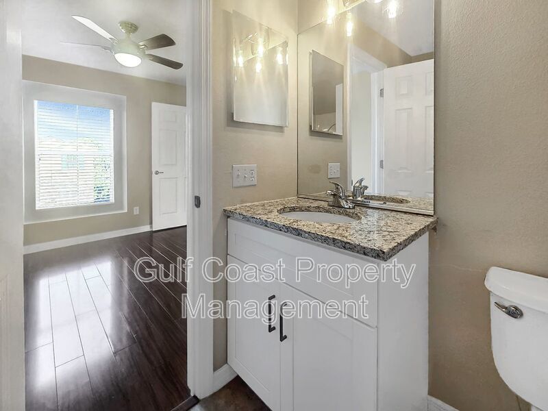 Annual updated Townhome with 2-Bedrooms and 2-Baths in the community of  Willowbrook property image