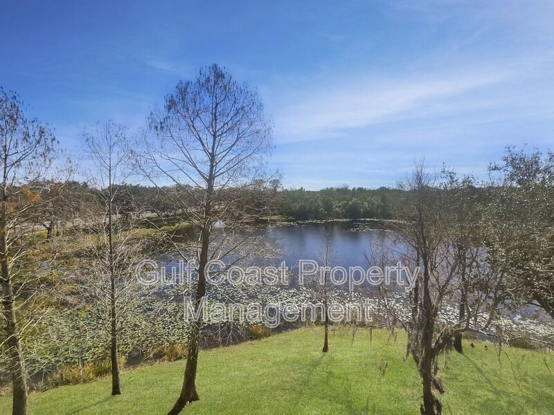 Annual updated Townhome with 2-Bedrooms and 2-Baths in the community of  Willowbrook property image