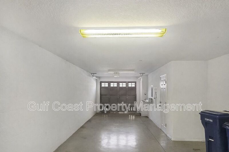 Annual updated Townhome with 2-Bedrooms and 2-Baths in the community of  Willowbrook property image