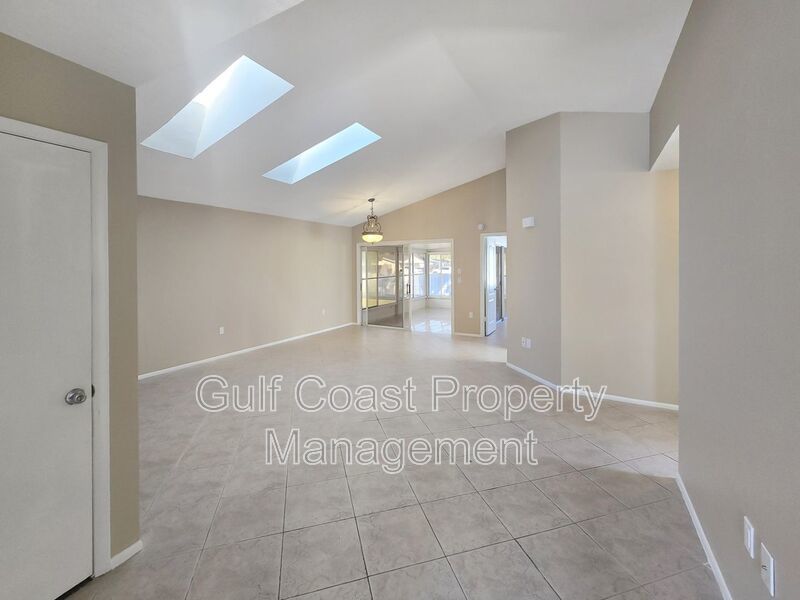 Annual 3 Bedroom, 2 Bath Rental with Vaulted Living Room Ceiling in Lakeside South property image