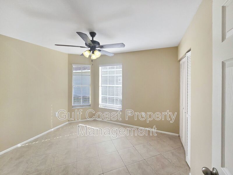 Annual 3 Bedroom, 2 Bath Rental with Vaulted Living Room Ceiling in Lakeside South property image