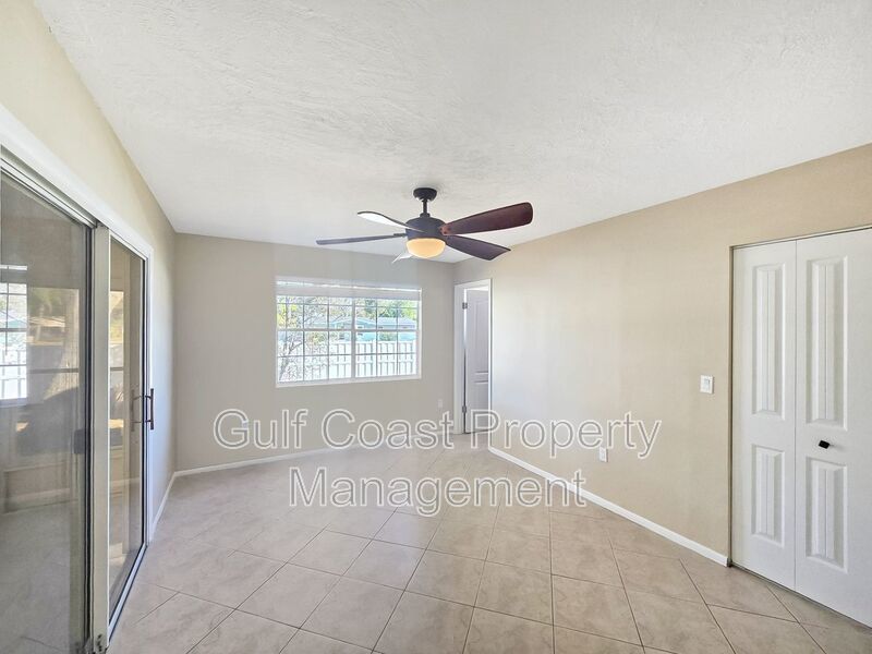 Annual 3 Bedroom, 2 Bath Rental with Vaulted Living Room Ceiling in Lakeside South property image