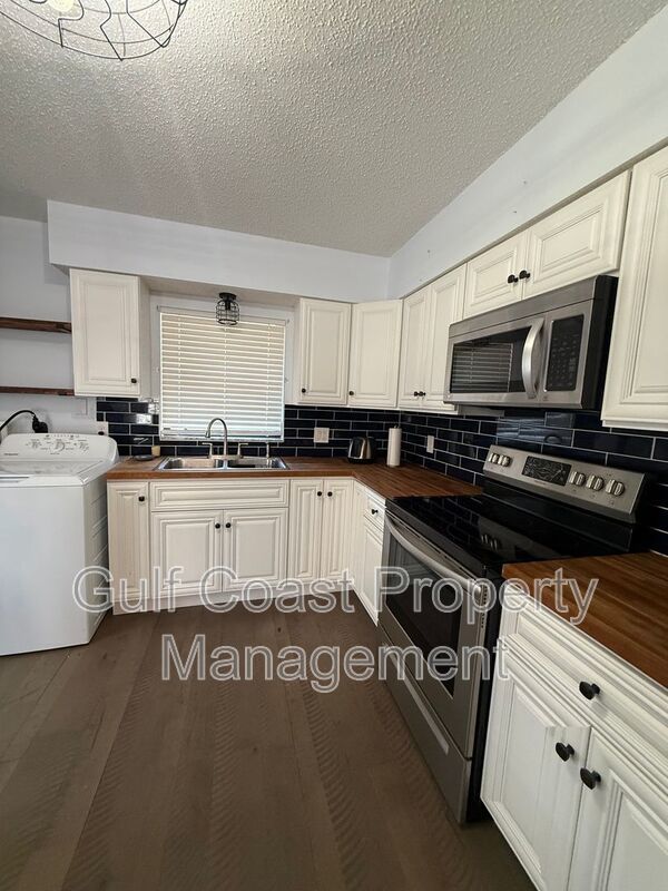 40 1st Ave Bottom Unit property image