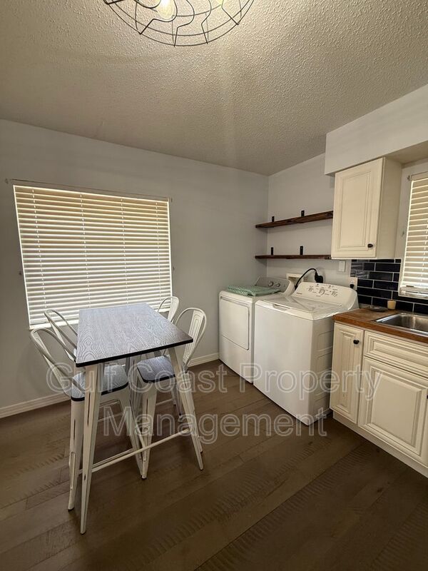 40 1st Ave Bottom Unit property image