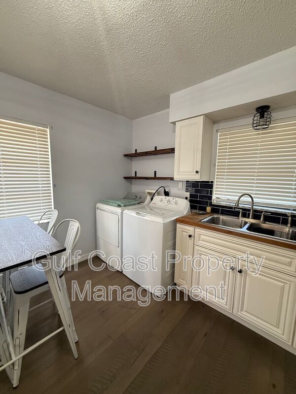 40 1st Ave Bottom Unit property image