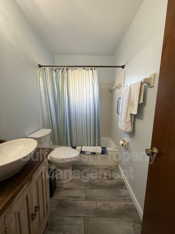 40 1st Ave Bottom Unit property image