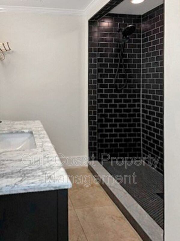 Beautifully Updated 2-Bedroom Annual Pool Home with Boat Parking – Cordova Lakes property image