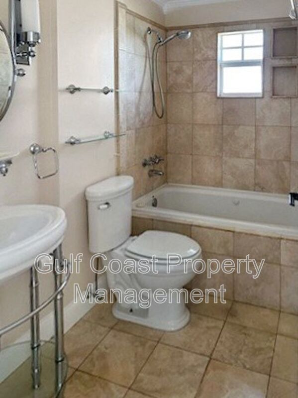 Beautifully Updated 2-Bedroom Annual Pool Home with Boat Parking – Cordova Lakes property image