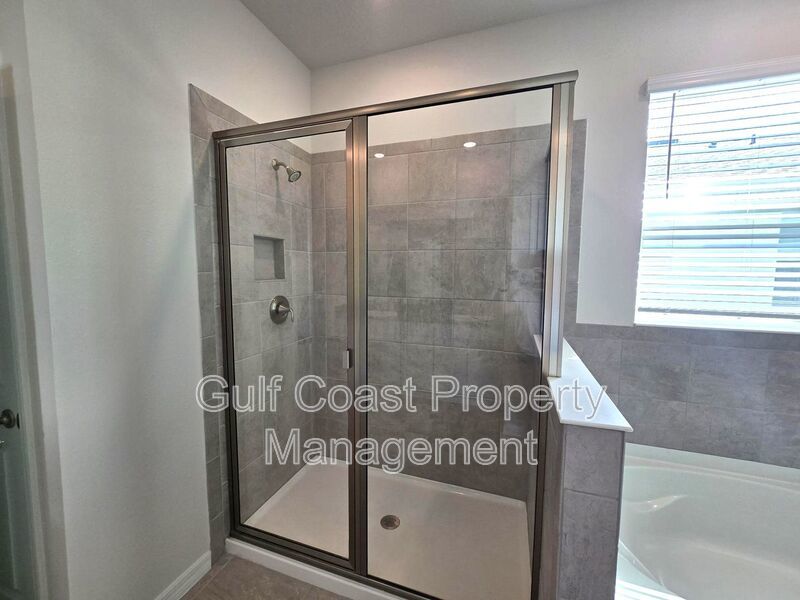 Spacious Annual Rental with Three Bedrooms, office and 2.5 Baths in the Gated Community of Coddington property image