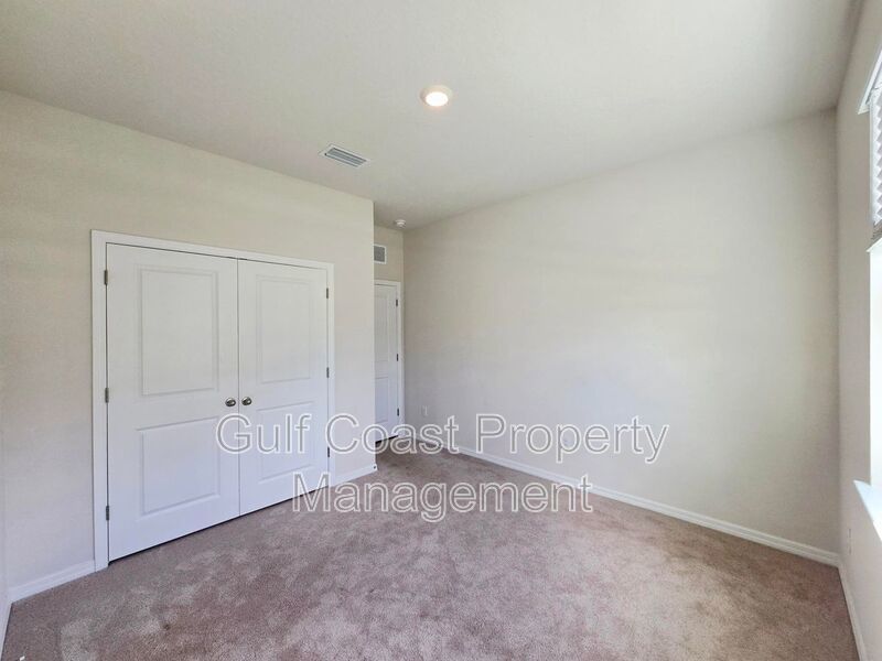 Spacious Annual Rental with Three Bedrooms, office and 2.5 Baths in the Gated Community of Coddington property image