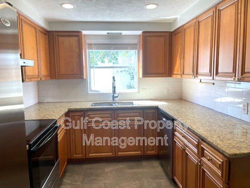 Beautiful 3-Bedroom Home with Lap Pool and Pet Friendly property image