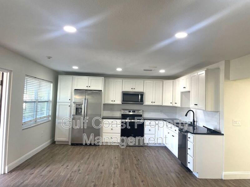 Modern Renovated Condo in Prime Sarasota Location property image