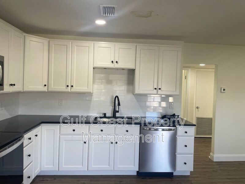 Modern Renovated Condo in Prime Sarasota Location property image