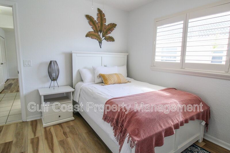 Waterfront Pool Home in Burnt Shore Isles property image