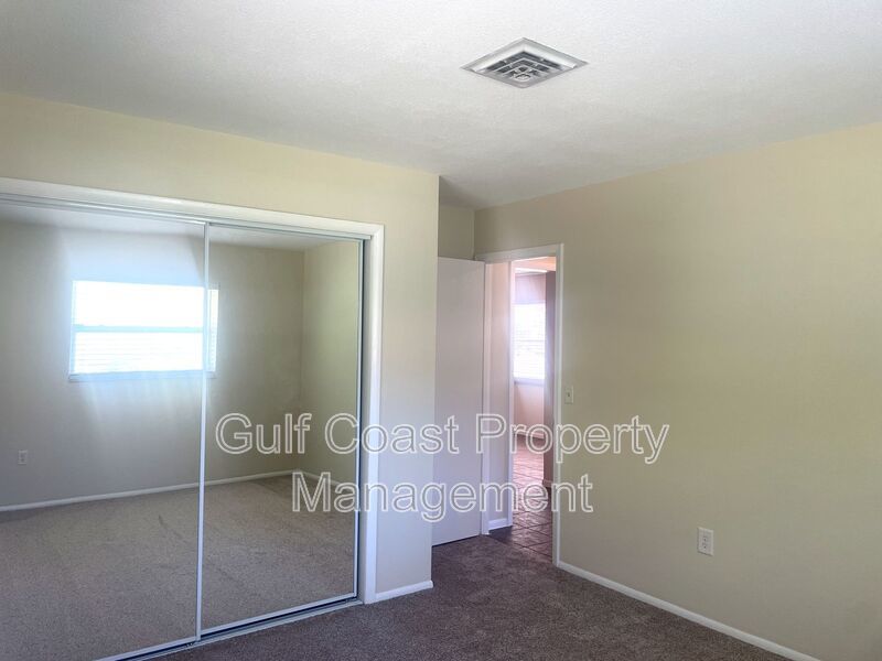 Bright Updated Venice Home with Lanai & Large Yard property image