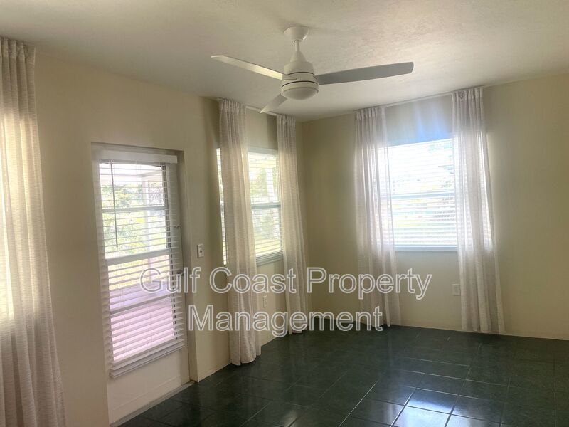 Bright Updated Venice Home with Lanai & Large Yard property image