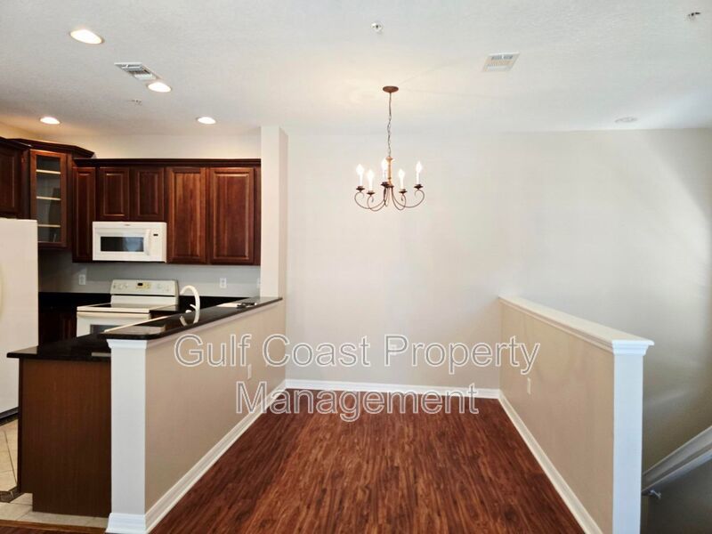 Updated Annual Condo Rental in Gated Stoneridge Located Near 1-75 & Downtown Sarasota property image