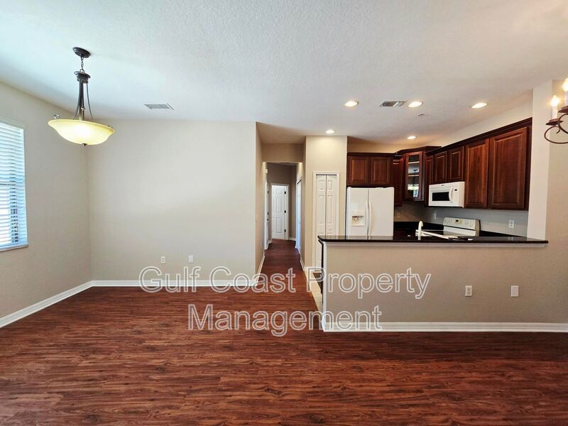 Updated Annual Condo Rental in Gated Stoneridge Located Near 1-75 & Downtown Sarasota property image
