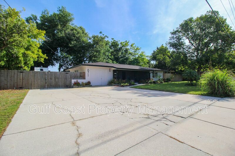 West of Trail Mid-Century Gem with New Designer Kitchen & Oversized Corner Lot property image