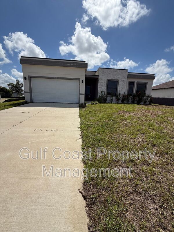 2015 Northeast 8th Place property image